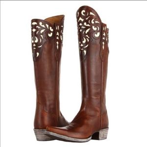 Ariat Boots! Worn once! No scratches !